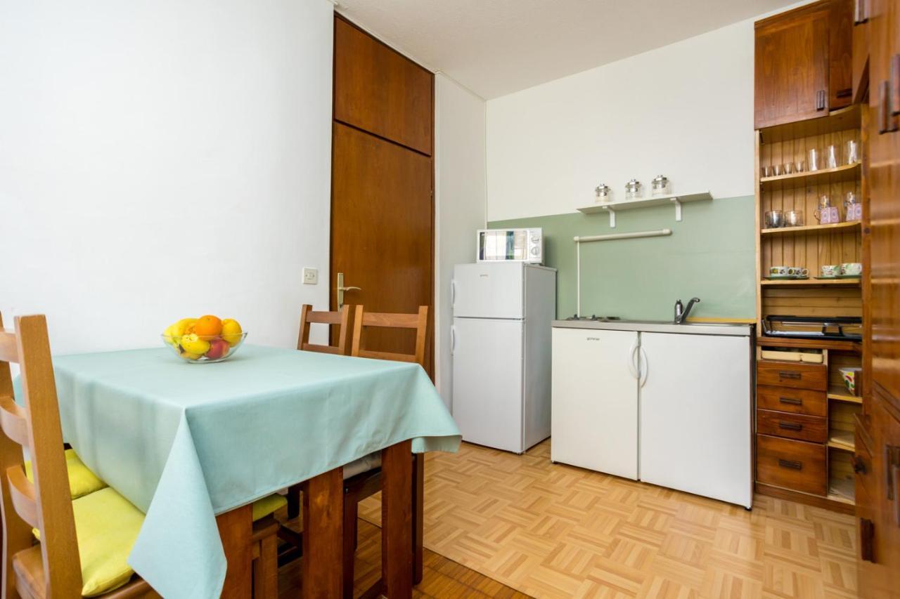 Apartment Jakovac By El-Pi Tours Njivice Esterno foto