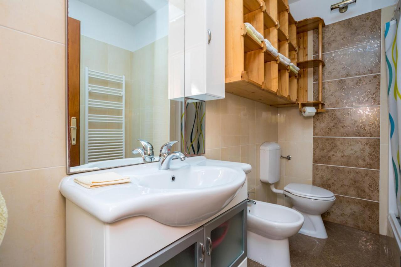 Apartment Jakovac By El-Pi Tours Njivice Esterno foto