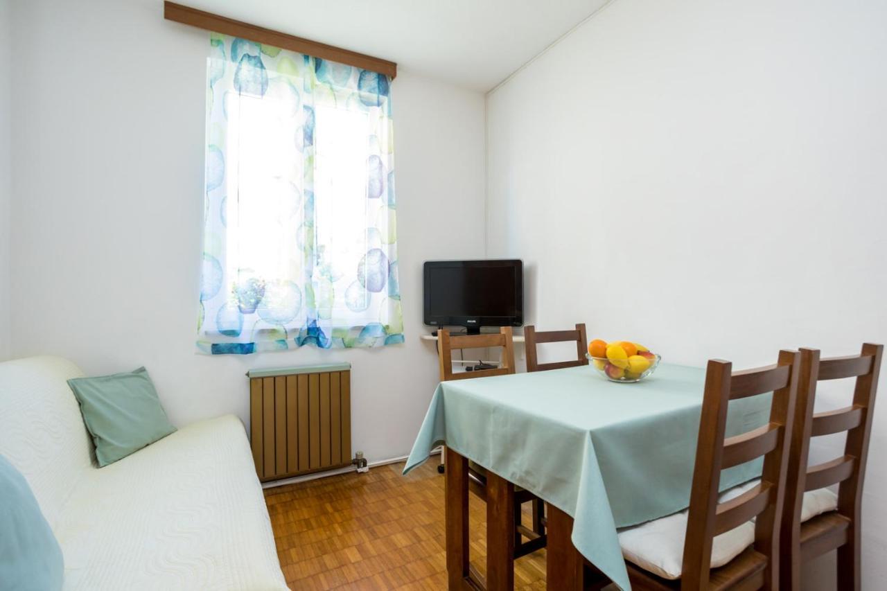 Apartment Jakovac By El-Pi Tours Njivice Esterno foto
