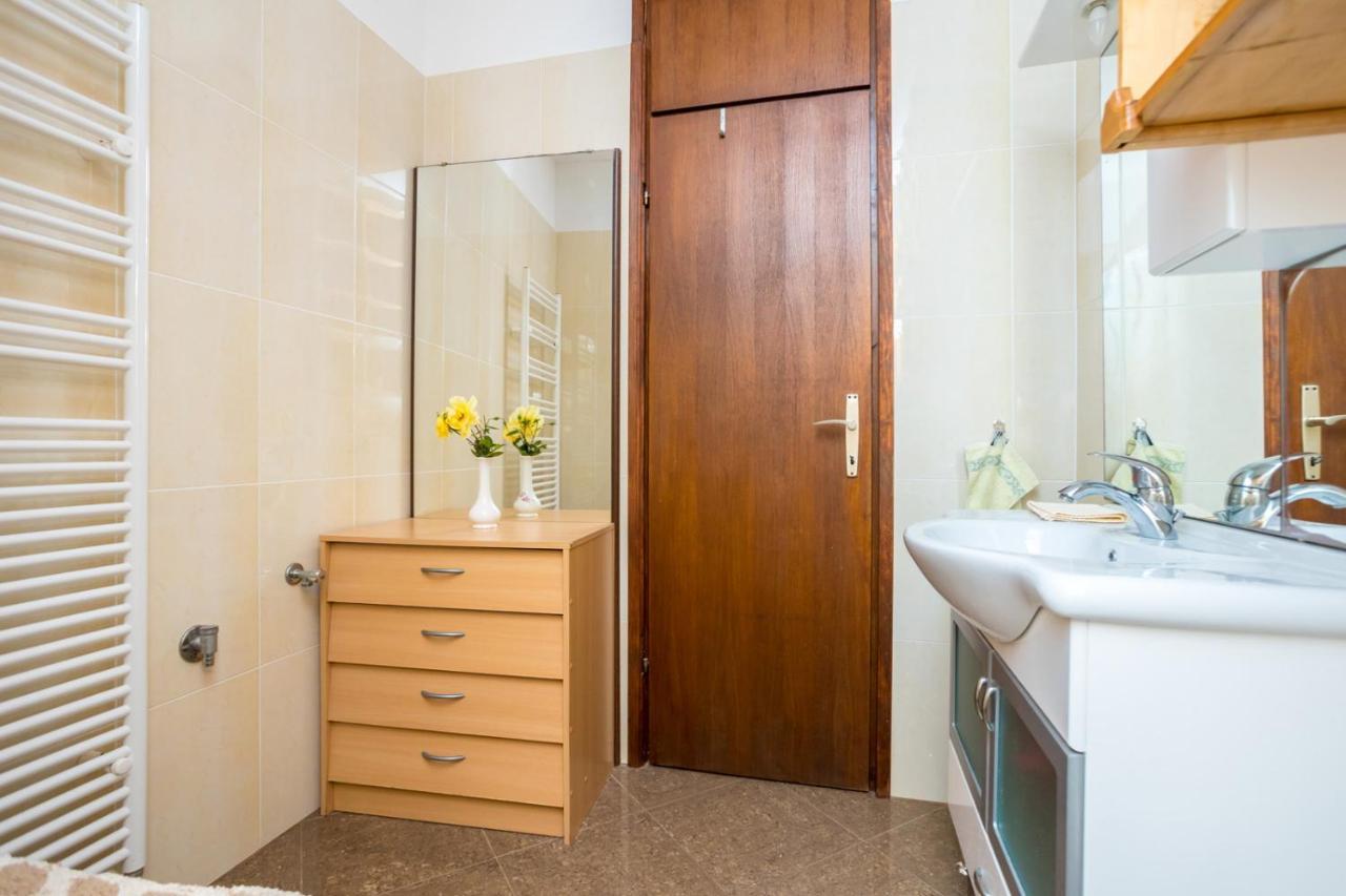 Apartment Jakovac By El-Pi Tours Njivice Esterno foto