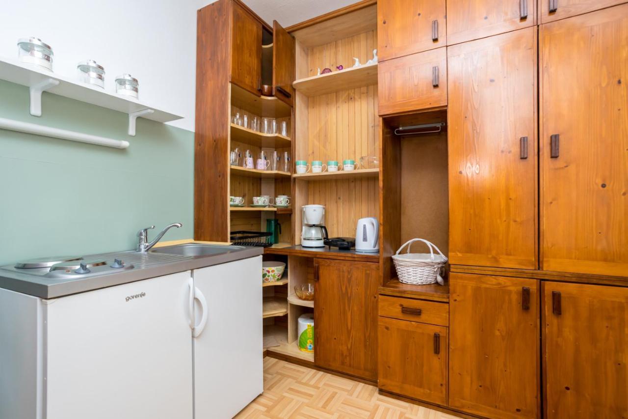 Apartment Jakovac By El-Pi Tours Njivice Esterno foto