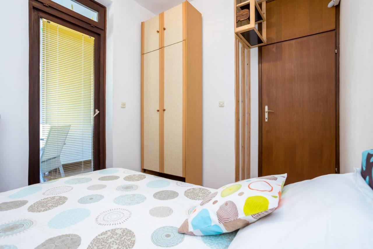 Apartment Jakovac By El-Pi Tours Njivice Esterno foto