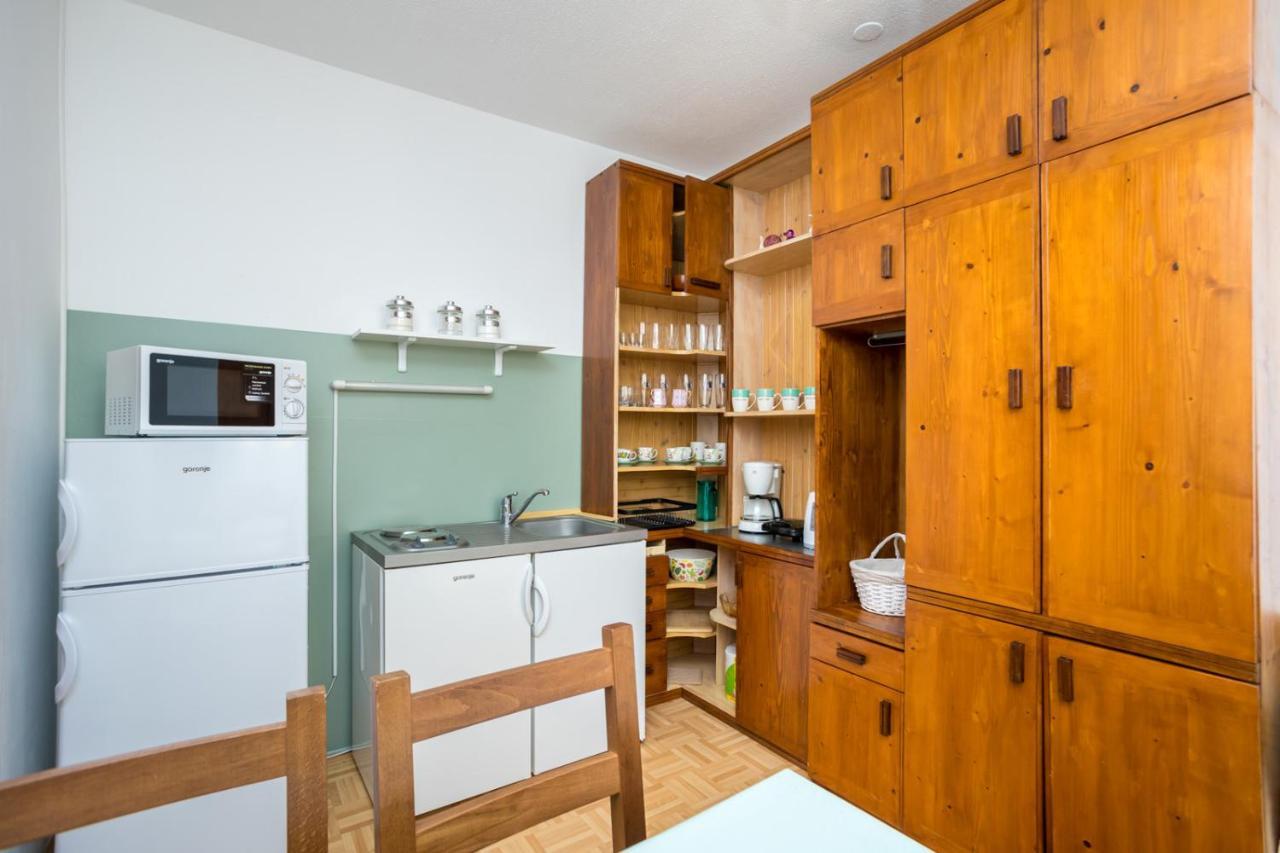 Apartment Jakovac By El-Pi Tours Njivice Esterno foto